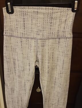 lululemon athletica White & Light Gray Patterned Leggings